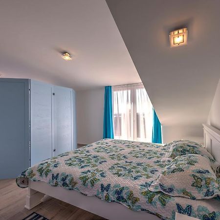 Villa Sandy Apartments Tivat Exteriör bild