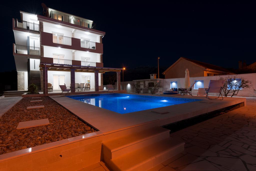 Villa Sandy Apartments Tivat Exteriör bild