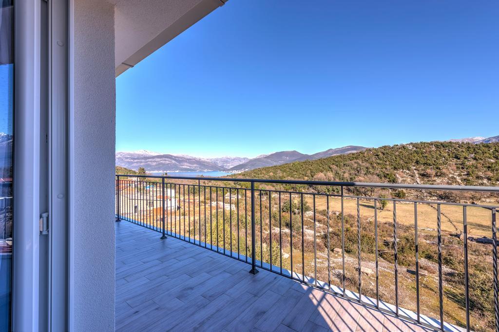 Villa Sandy Apartments Tivat Exteriör bild
