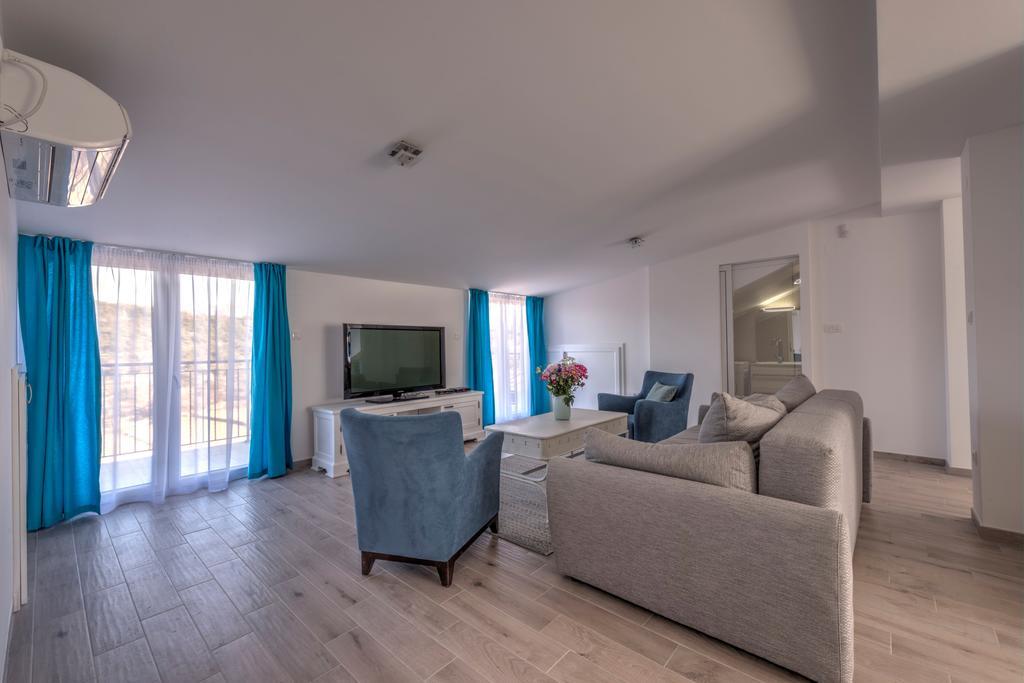 Villa Sandy Apartments Tivat Exteriör bild