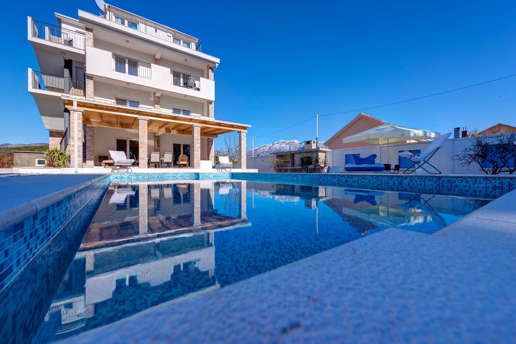 Villa Sandy Apartments Tivat Exteriör bild