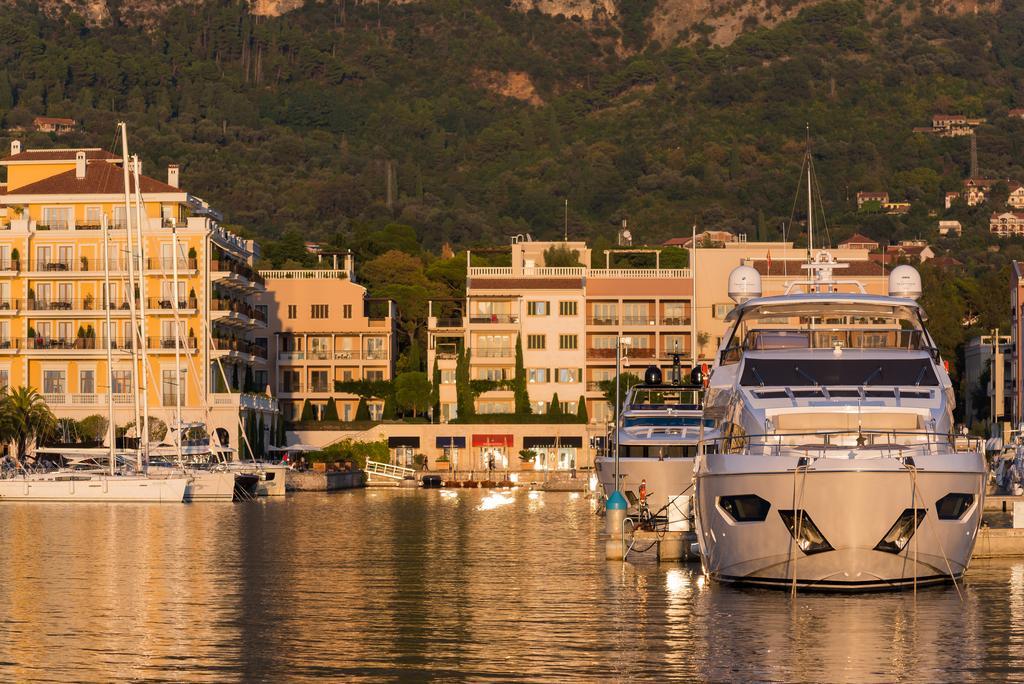 Villa Sandy Apartments Tivat Exteriör bild