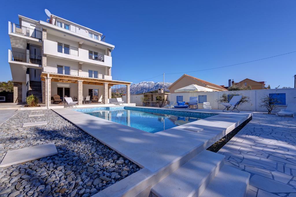 Villa Sandy Apartments Tivat Exteriör bild